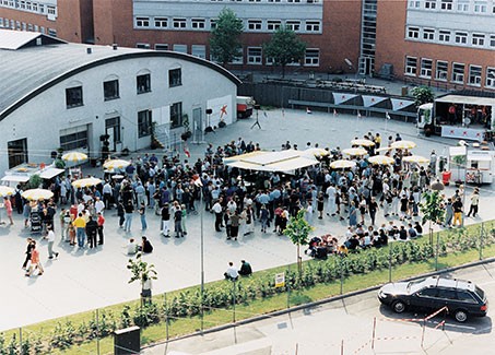 Réception le jour de la cotation à la bourse de Copenhague (KFX) en 1999.